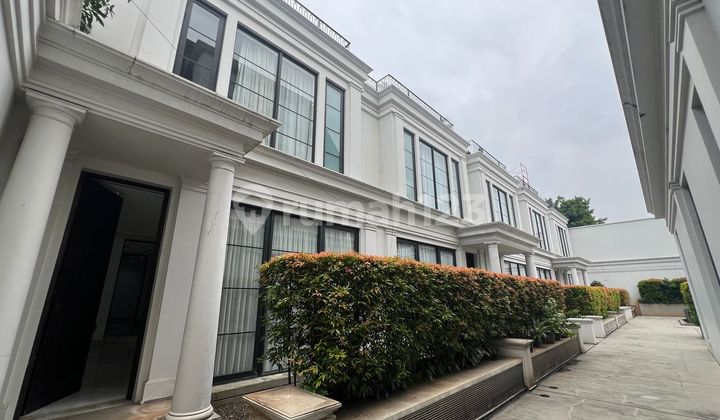 Exclusive Townhouse semifurnish 3 Lantai Lokasi kemang bebas banjir Exclusive Townhouse semifurnish 3 Lantai Lokasi kemang bebas banjir