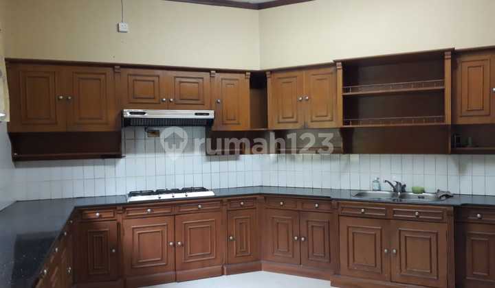 Rumah lama terawat lokasi terbaik pejaten barat kemang  2