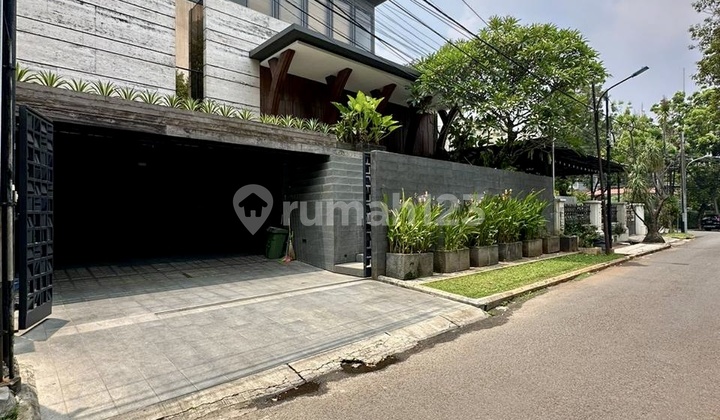 Modern House in Kebayoran Baru Ready to Occup Best Price 2