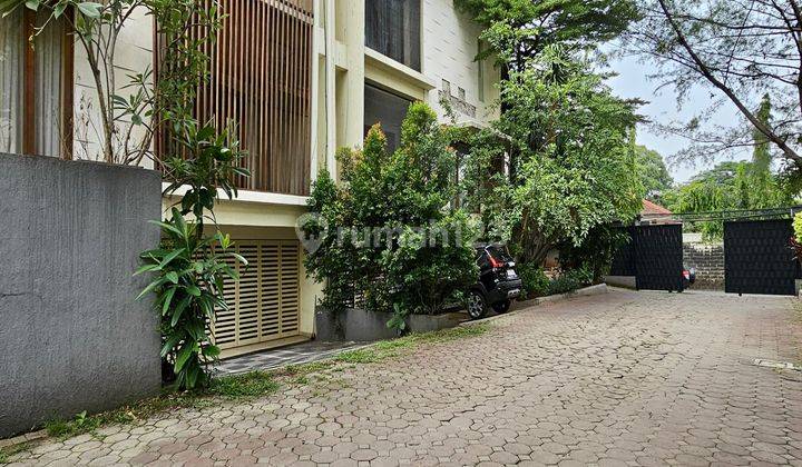  Rumah di Kemang, Kemang 3 Lantai Furnished Bagus SHM - Sertifikat Hak Milik 1