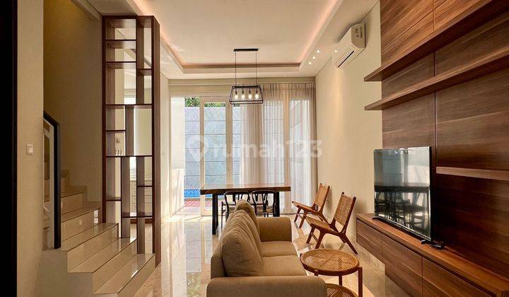  Rumah Bagus di Kemang Selatan, Kemang 3 Lantai Semi Furnished SHM - Sertifikat Hak Milik 1