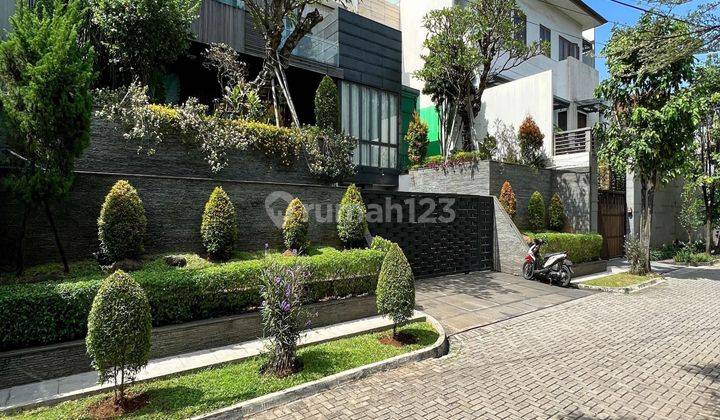  Rumah di Simprug Golf , Simprug Furnished Bagus 4 Lantai SHM - Sertifikat Hak Milik 1