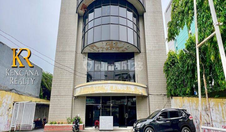 Gedung Kantor  di Matraman Raya Pramuka, Matraman 2