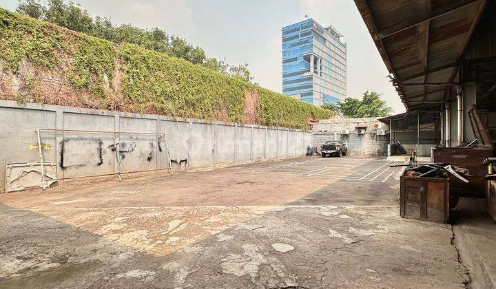 Tanah Dan Bangunan Pinggir Jalan Raya Zona Perkantoran 2