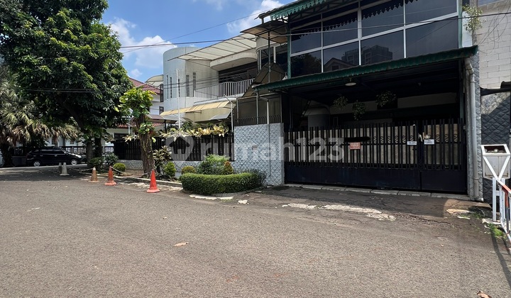 Nice House In Kebayoran Baru Inside a Complex