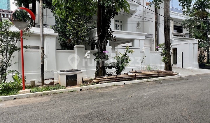 Rumah Baru Di Mega Kuningan Design American Classic  2