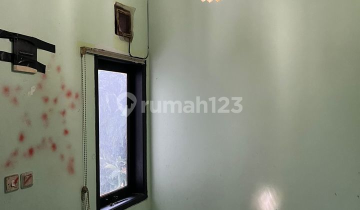 Rumah cantik 2 lantai anggrek loka SHM 4