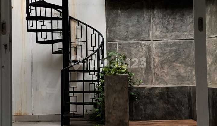 Beautiful House Ready to Occupy Semi-Furnished in Delatinos BSD