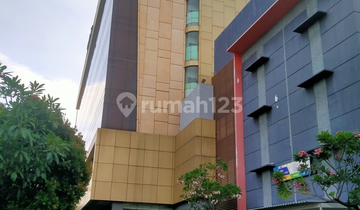 Luxury Hotel Swing Pool Complete Facilities Affordable Tanjung Duren West Jakarta 2