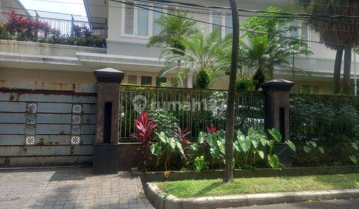 Rumah dkat taman hitung tanah kawasan konglomerat martimbang SHM Kebayoran baru Jakarta Selatan 1