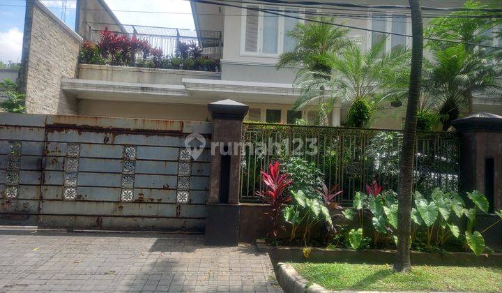 Huniyan dpan taman harga miring kwasan elit martimbang harga miring SHM Kebayoran baru Jakarta Selatan 1