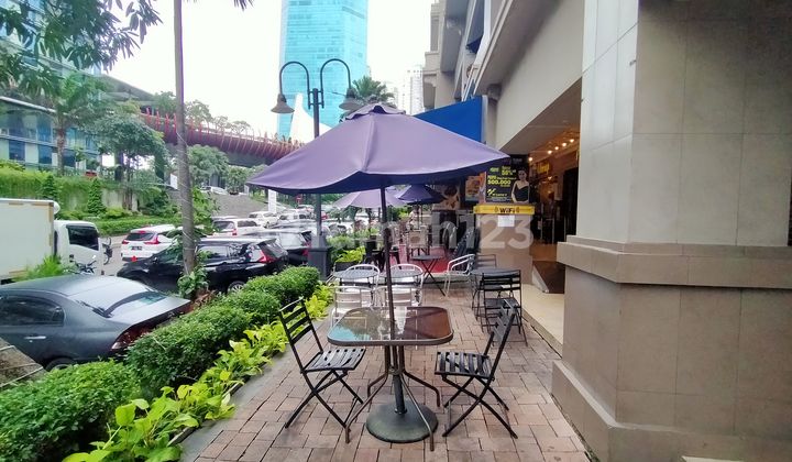 Dollar-producing shop house at a bargain price in the business area near Orchid Garden, West Jakarta. 2