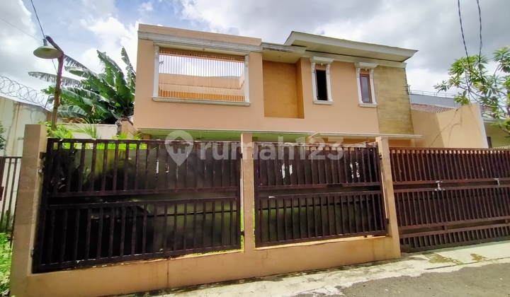 Affordable House with Swing Pool in East Kemang, Rare Opportunity SHM South Jakarta