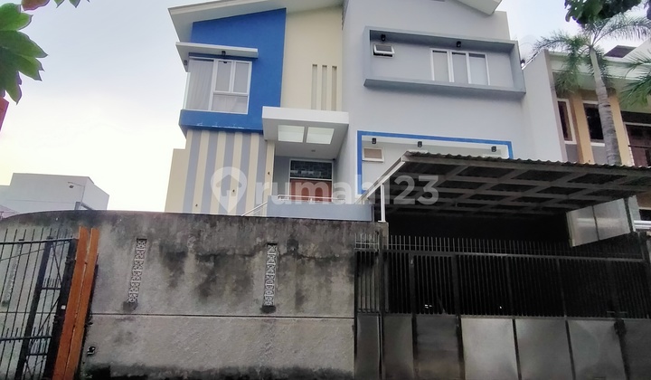 Rumah Hoek 3lt Intercon Bagus Harga Miring Intercon Jakarta Barat 