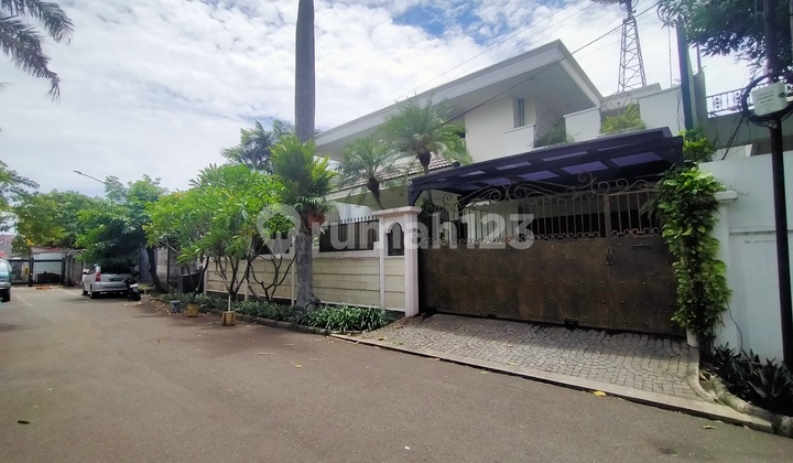 Rumah di obral harga miring jln zamrud permata Hijau lt 550mtr  Jakarta Selatan 