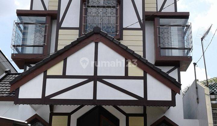 Disewakan Rumah Mewah 3 Lantai Tengah Kota Purwokerto 1