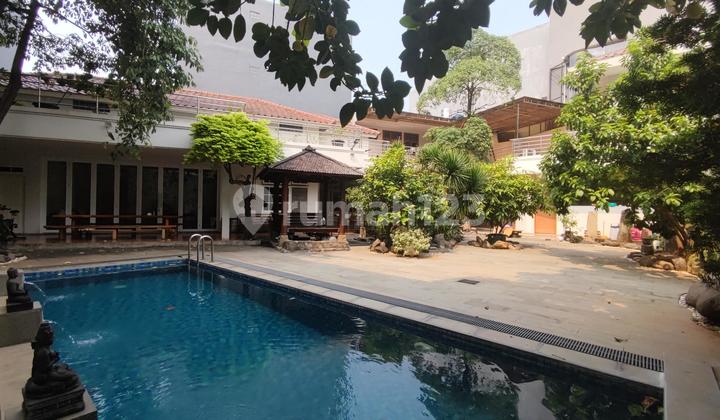 Rumah Bagus Di Tanjung Duren, Tomang, Ada Kolam Renang