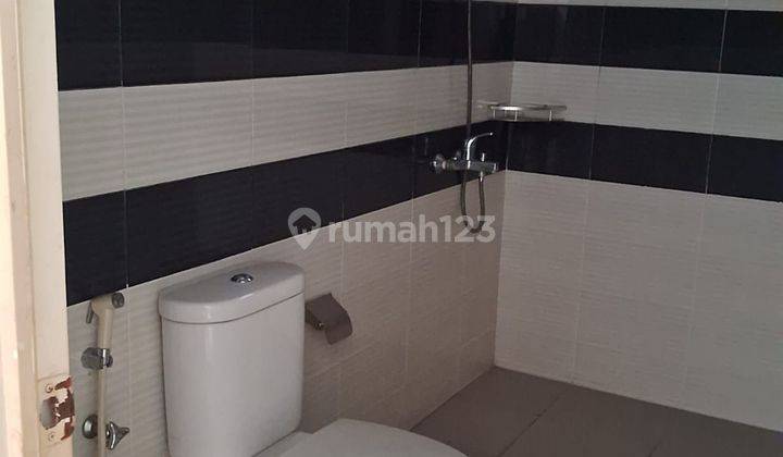 Rumah Disewakan Bagus Semi Furnished Puri Indah, Jakarta Barat 2
