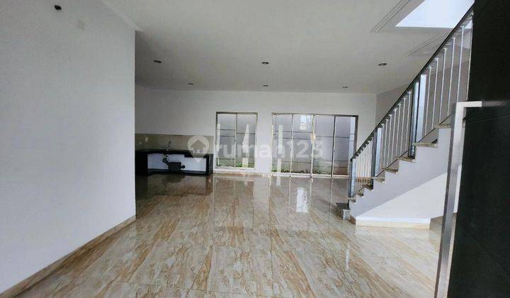 Rumah 2 Lantai Bagus Semi Furnished di Golf Island, Jakarta Utara 2