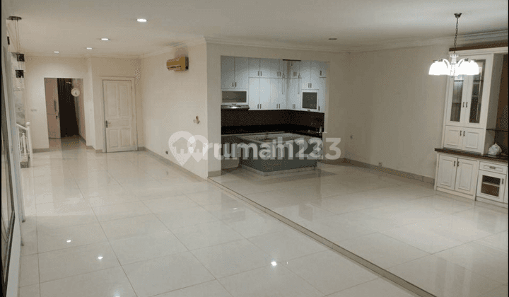 Rumah 2 Lantai Bagus Semi Furnished SHM di Kebon Jeruk Jakarta 2