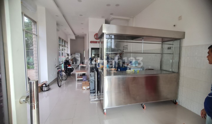 For Rent: Boston Shop House Pik2, New Condition, Size 5x15, Hook Available.