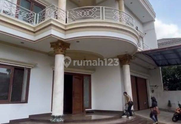 Rumah 2 Lantai Bagus Furnished SHM di Perumahan Permata Buana 1