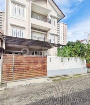 Rumah 3,5 Lantai di Kebon Jeruk Indah Jakarta, Luas 14x20,5m SHM 1