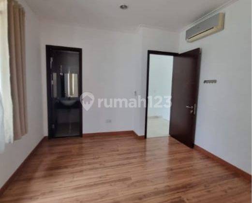 Rumah 2 Lantai Bagus Semi Furnished SHM di Golf Island, Pik 2