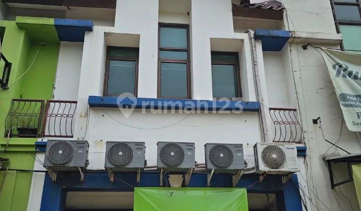 For Sale: Ruko Sentra Menteng in Bintaro, South Tangerang For Sale: Ruko Sentra Menteng in Bintaro, South Tangerang