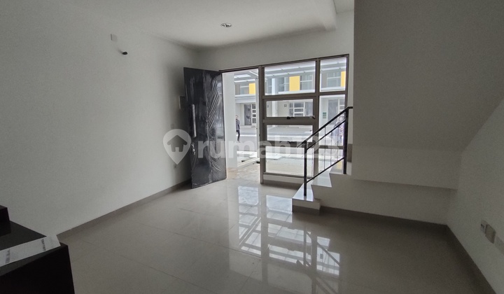 Disewakan Rumah 2 Lantai Pik 2 New 2 Kamar