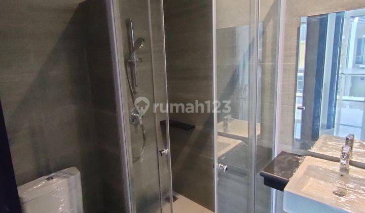 Disewakan Rumah 2 Lantai Pik 2 New 2 Kamar