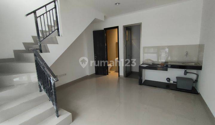 Disewakan Rumah 2 Lantai Pik 2 New 2 Kamar