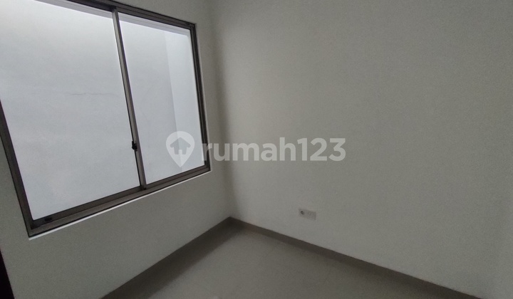 Disewakan Rumah 2 Lantai Pik 2 New 2 Kamar