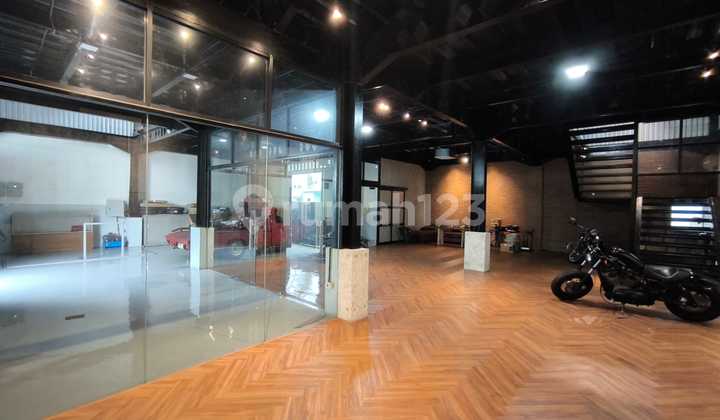For Sale Showroom & Workshop 3-Story Building Excellent 2