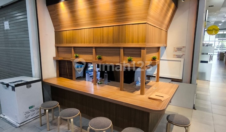 For Rent: Madison Park Corner Apartment Kiosk