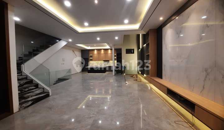 Dijual Rumah Baru Minimalis 3 Lantai di Taman Permata Buana 2