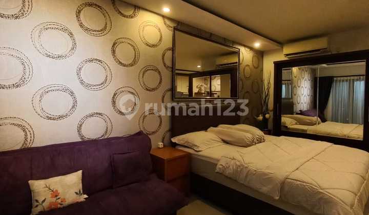 Large Cozy Studio Apartment in Tamansari Semanggi, Strategically Located Area