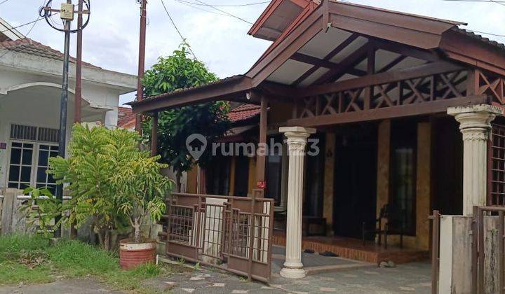 Rumah Kontemporer dalam Komplek di Pasar 2 Ringroad 2