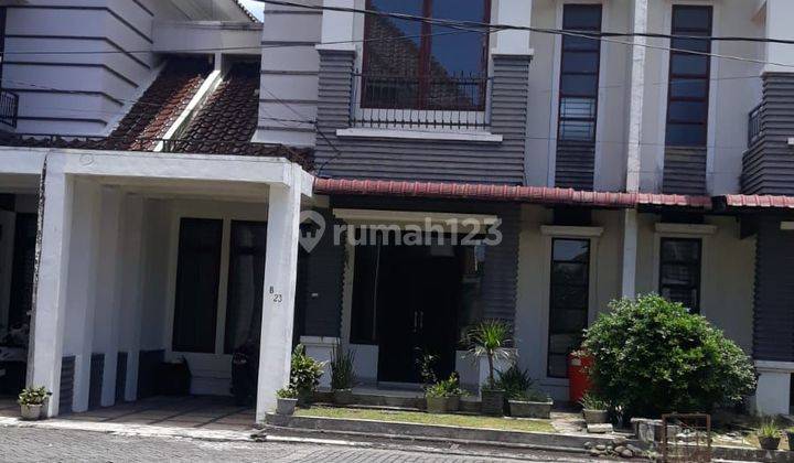 Rumah Komplek Mewah Di Jl Flamboyan Raya 2