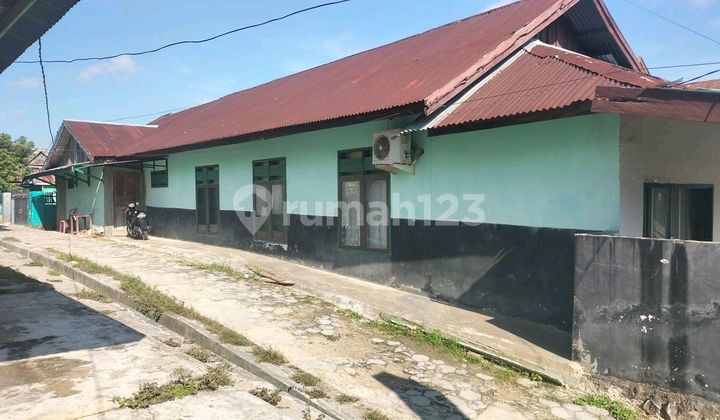 Quick Sale: House Facing the Road. There is a Business Space in Front of the Road. 2