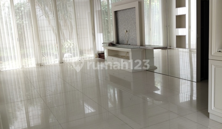 Disewakan Rumah Elegan 2 Lantai Perumahan Pakuwon Indah 2