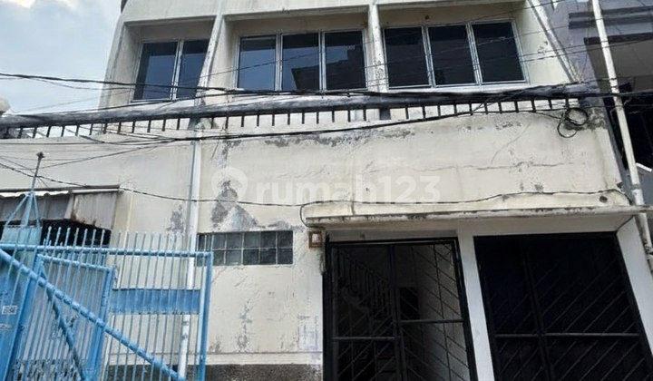 Ready-to-Live House in Strategic Location Pademangan (73643 Mar) 1