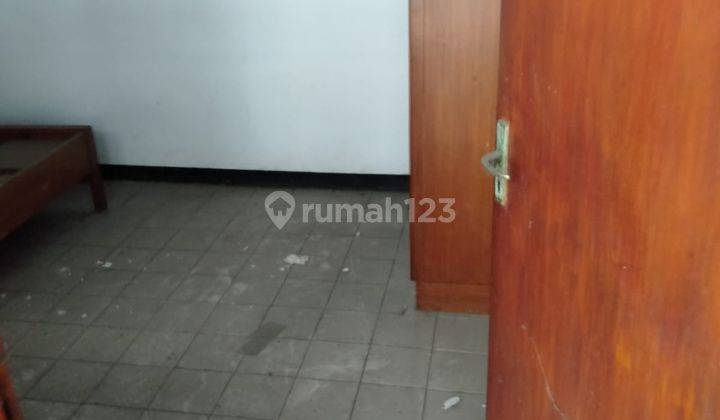 Rumah Ada 7 Kamar Lokasi Strategis dekat Pusat Kota di Tomang 73203 Ds 2