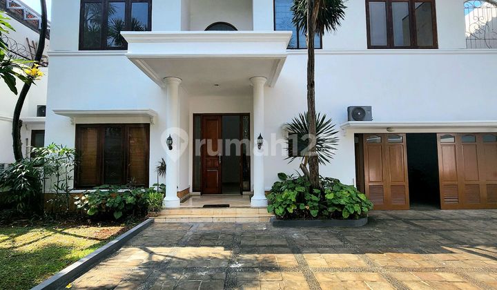 Design Resort Dengan Private Pool & Halaman Luas, Hanya Selangkah Ke Kemang Raya Design Resort Dengan Private Pool & Halaman Luas, Hanya Selangkah Ke Kemang Raya