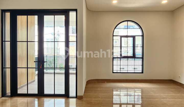 Hunian Modern Tropis 2,5 Lantai Bebas Banjir di Ampera 2