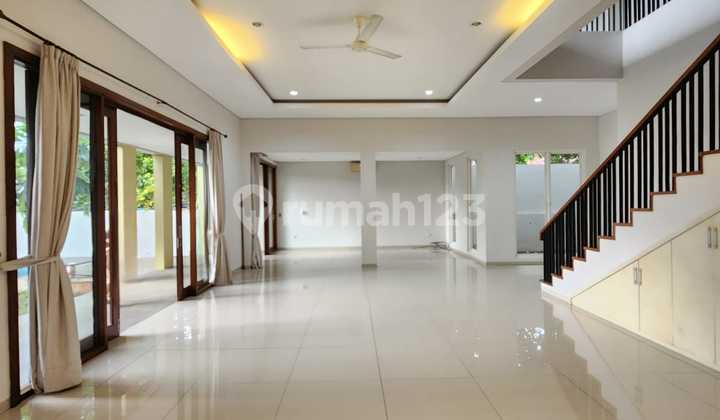 Kemang 2-Story House with Swimming Pool 2