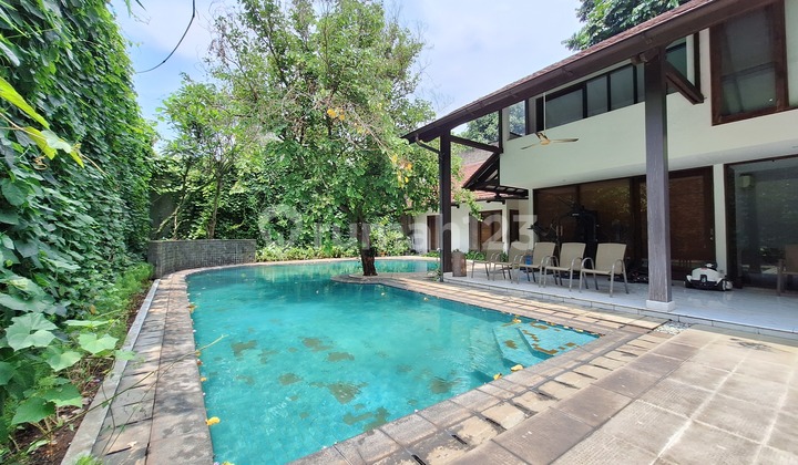 For Sale Luxurious Ready-to-Occupy House in Kemang, South Jakarta For Sale Luxurious Ready-to-Occupy House in Kemang, South Jakarta