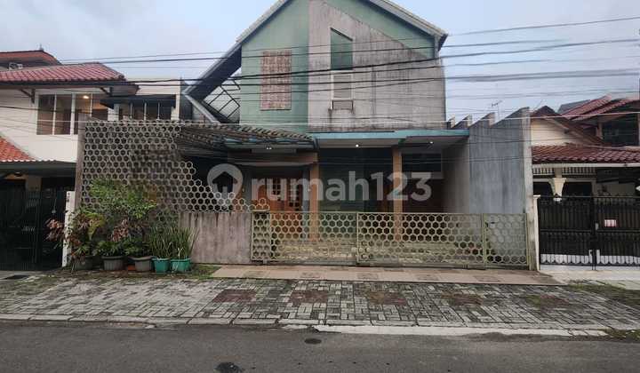 Rumah Modern 2,5 Lantai di Kebayoran Baru, Jakarta Selatan
