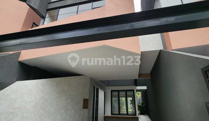 Private Pool, Brand New Home 3 Lantai, Dalam Komplek Perumahan Private Pool, Brand New Home 3 Lantai, Dalam Komplek Perumahan