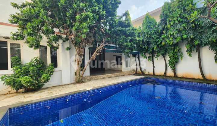 Prime Lokasi, 2 Lantai L, Tenang, Private Pool